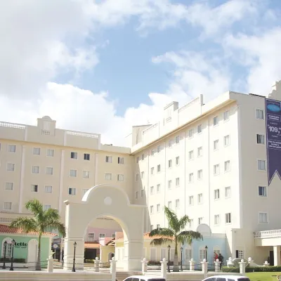 Hotel Premier Hoteles cerca de Palacio del León