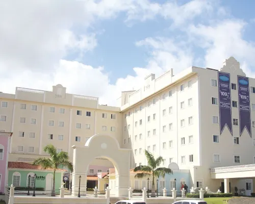 Hotel Premier Hotels near Jansen Lagoon
