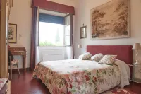 Villa Paradiso Hotels in Old Town