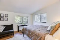 Hot Tub & Community Perks: Sunriver Retreat - Homestays
