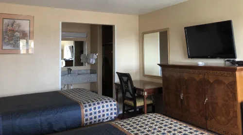 Villa West Inn