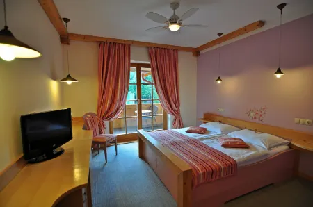 Natura Amon Отели рядом со станцией Podcetrtek Station