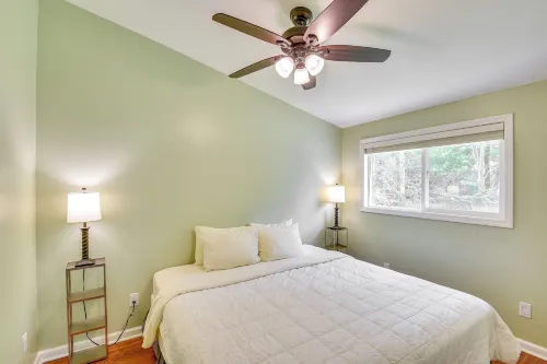 2 Mi to Lake Michigan: Pet-Friendly Sawyer Apt - Wifi