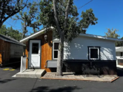 Lamplighter Cabins & Suites Hotels in Helena