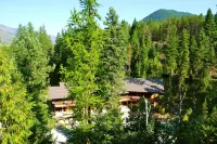 Glacier Guides Lodge