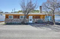 8 Mi to Hiking: Home w/ Patio in Dtwn Pioche  호텔