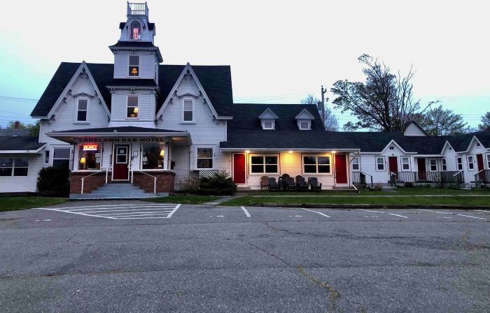 Lakelawn B&B and Motel