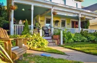 The Stirling House Waterfront Inn Greenport Hotels near Camera Obscura