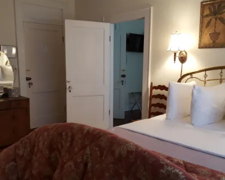 Putnam Lodge Hotel and Spa Hotels in Dixie County