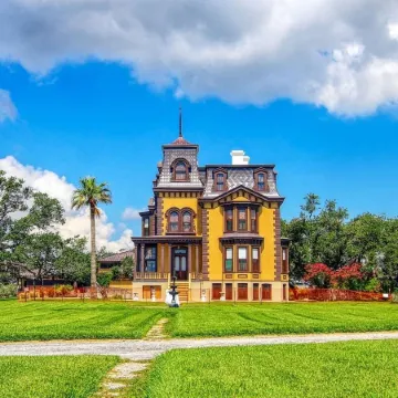 Mermaid's Landing 2 Bedroom Cottage by RedAwning