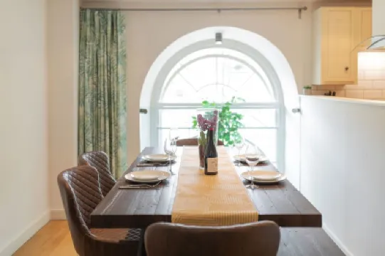 Kensington Chapel Apartment Bath Hotels in 