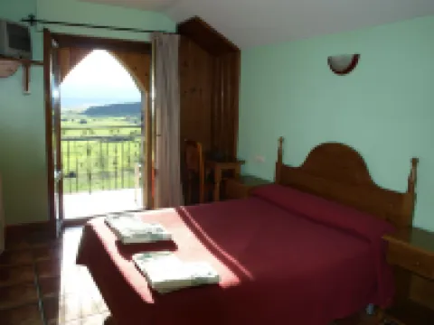 Hotel Restaurante y Casa Rural para grupos El Churrón Hoteles en Larrés