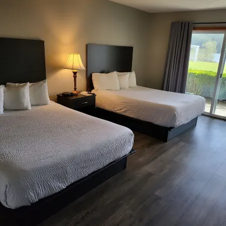 Lakeshore Lodge