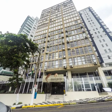 Grand Hotel Guarujá - A Sua Melhor Experiência Beira Mar na Praia! Отели рядом с достопримечательностью «Пляж Энсеада»