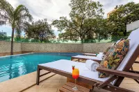 K Hotel - piscina