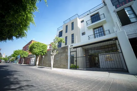 Hotel Dex Tlaquepaque Отели рядом с достопримечательностью «Casa Arrecife»