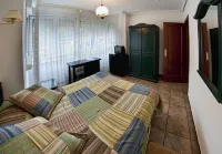 Tierra de la Reina Hotels in Boca de Huergano