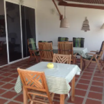 SPECIAL RATES! Ocean views + private pool, 3-bds/3 baths,  kids + pets welcome Hotel berhampiran Kenepa Beach