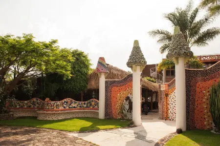 Paradise Hotel Boutique & Lounge