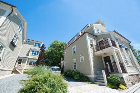 The Newport Lofts - 548 Thames Street