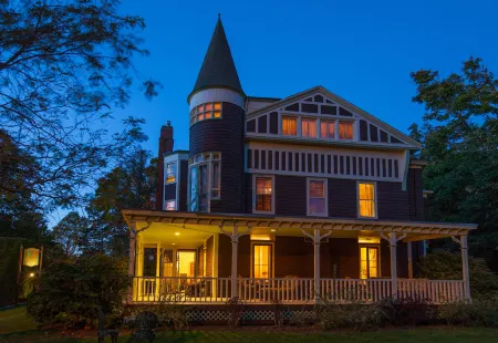 Ivy Lodge Отели рядом с достопримечательностью «Брейкерс»