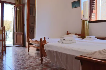 Stavros Pension Отели рядом с достопримечательностью «Anthony Quinn Bay»