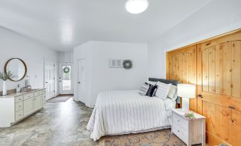 Shipshewana Guest House with Fire Pit!