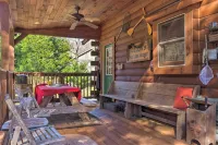 Lake Lure Log Cabin w/ Grill, Near Hiking! - 3성급