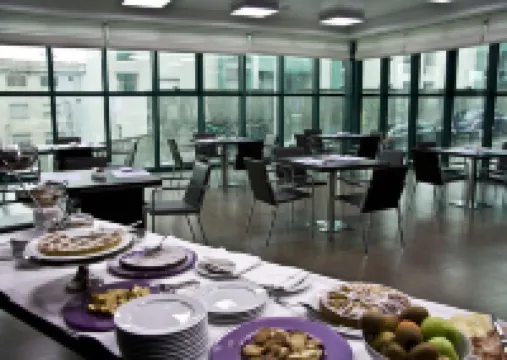 โรงแรมอาริฮ่า โคเซนซา