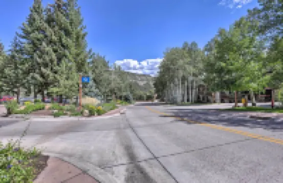 靠近雪道和小徑的Snowmass村莊精美度假屋