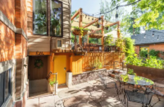 距丹佛市中心2英里：時尚寶石帶壁爐！