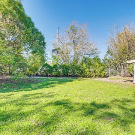 Spring Hill Home - 3 Mi to Weeki Wachee Springs!