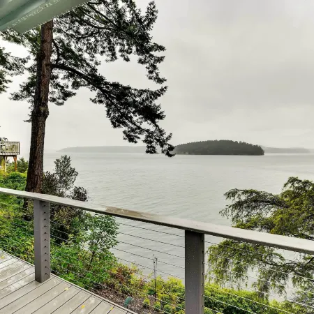 The Nest Gorgeous Waterfront la Conner Getaway!