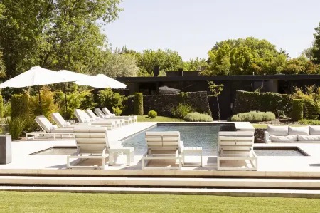 Susana Balbo Winemaker's House - Relais & Chateaux Отели в г. Лухан де Куйо