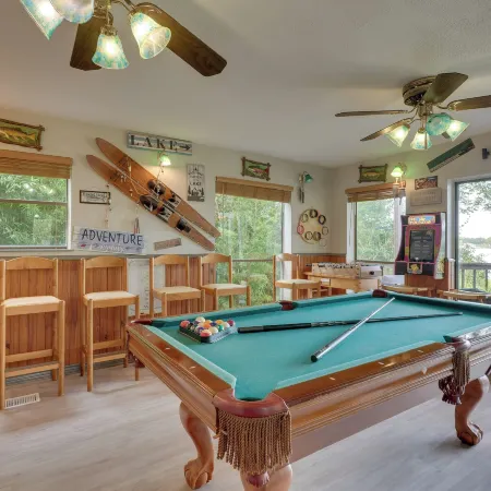 Lakehouse Hot Tub, Waterslide, Game Room and Kayaks