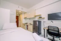Modern Look and Comfy Studio at Sky House BSD Apartment
