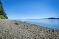 Private Beach at Waterfront Harstine Island Escape - parking