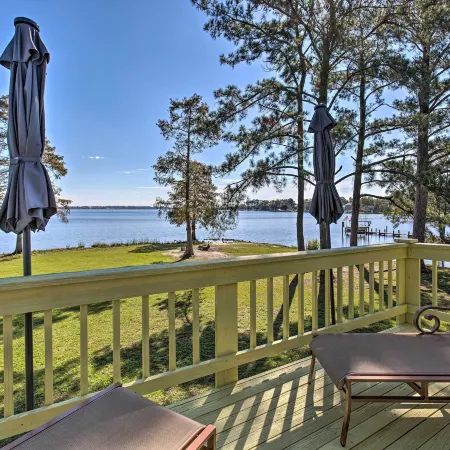 Riverfront New Bern House Gourmet Kitchen and View!