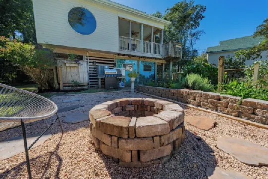 Charming Coastal Oasis with Heated Pool in Kitty Hawk, NC