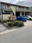 獵鷹之巢旅舍 - 停車場