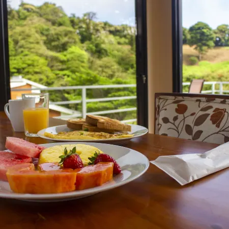 Burbi Lake Lodge Monteverde
