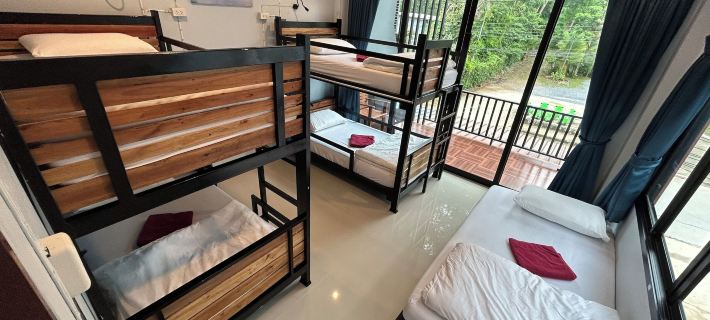 Boom Hostel Khao Sok Hotels in Phanom