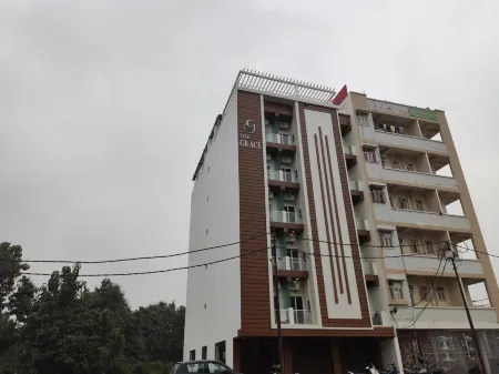 Hotel the Grace Отели рядом с достопримечательностью «Vishnu Ghat»