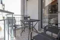 Spacious Luxury Apartment Near Piraeus Port