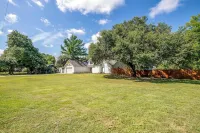Elegant 5BR w/ Private Pool, Dock and Game Room - 4성급