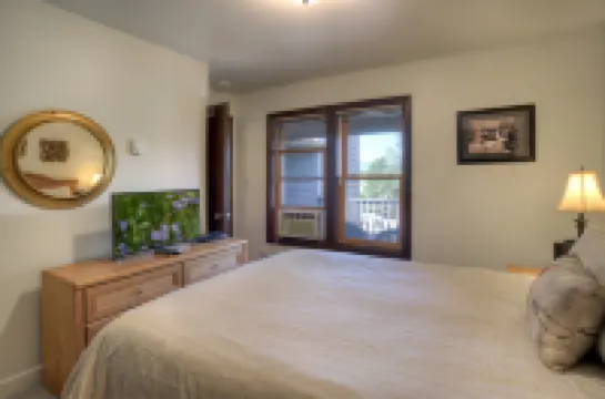 Spacious Condo with Pool and Hot Tub - Inviting Family Retreat