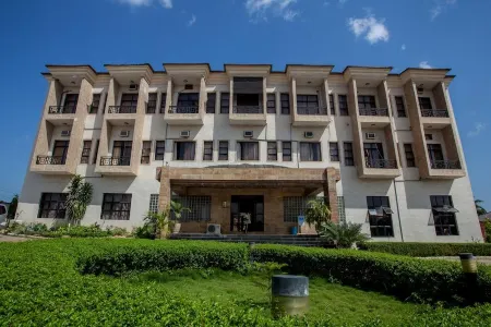 Princess Luxury Hotels Отели в г. Илорин