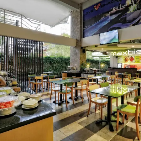 MaxOneHotels at Bukit Jimbaran Отели рядом с достопримечательностью «Пляж Пандава»