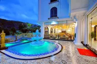 Crown Nguyen Hoang Hotel