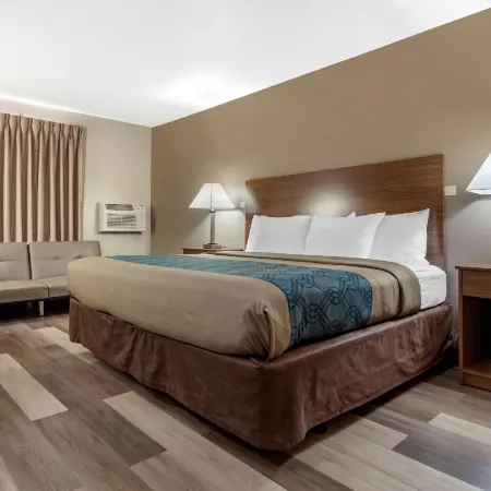 Econo Lodge Hays I-70